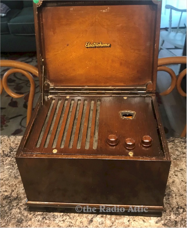 Electrohome 51-418 "Music Box" (Canada, 1946)