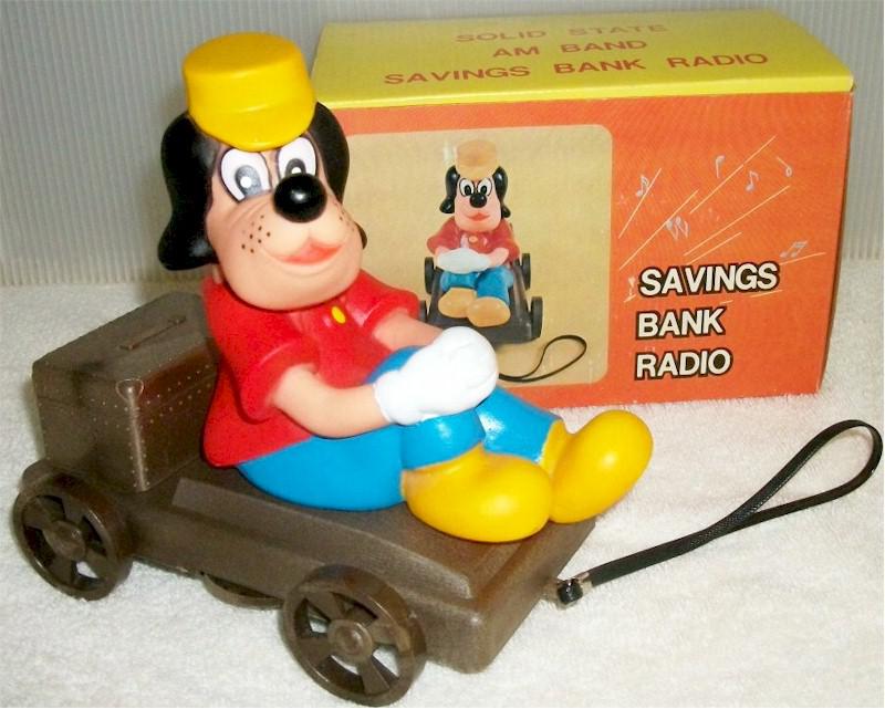 Dog On Wagon Bank Radio TM-7806