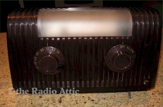 Mitchell 1261 "Lullaby" Bed Lamp Radio (1949)