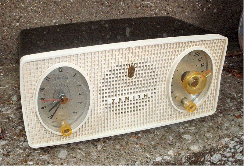 Zenith B-514 Clock Radio (1950s)