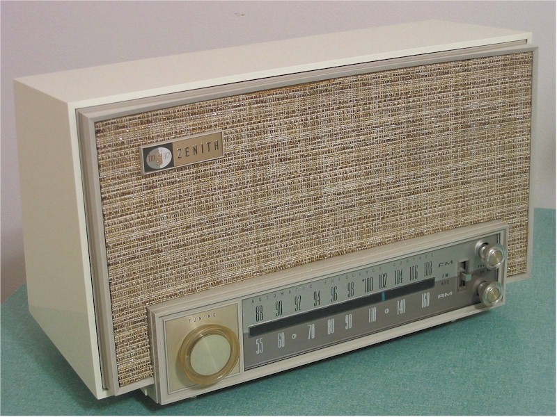 Zenith K-725 AM/FM