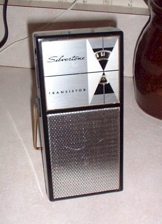 Silvertone 9206 "Bow Tie" Transistor (1956)