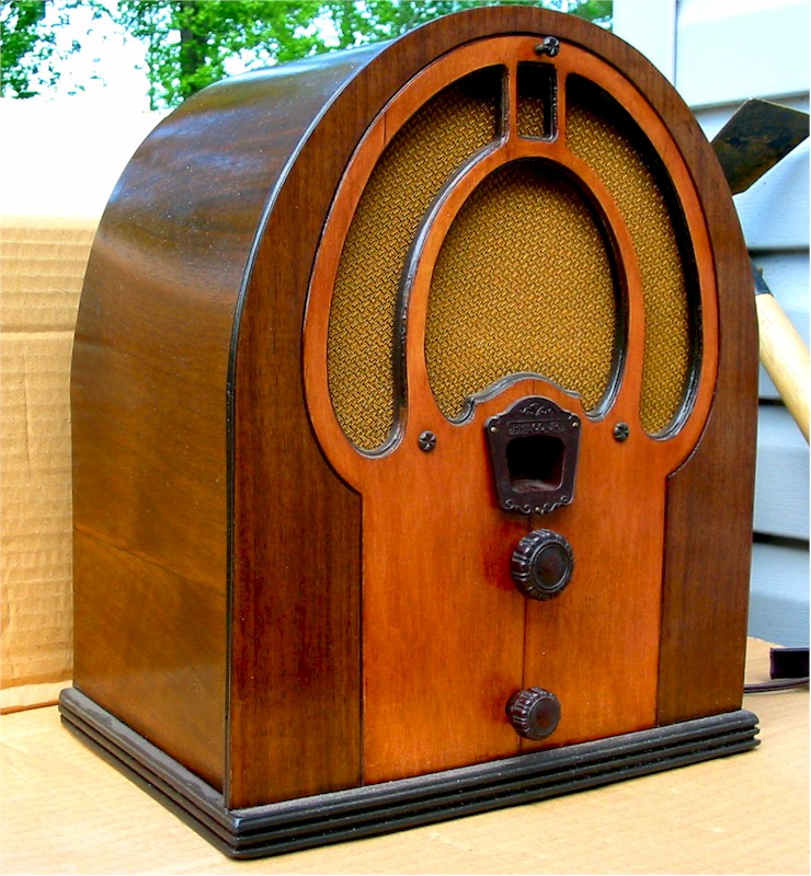 Philco 80 "Junior" Cathedral (1932)