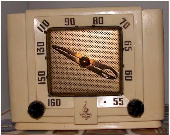 Emerson 572 Clockette (1949)
