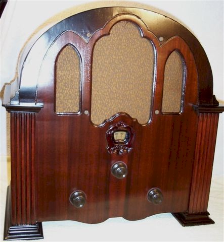 Crosley 124 "Play Boy" Cathedral (1931)