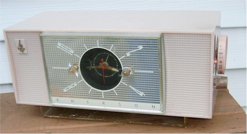 Emerson 826 Clock Radio (1955)