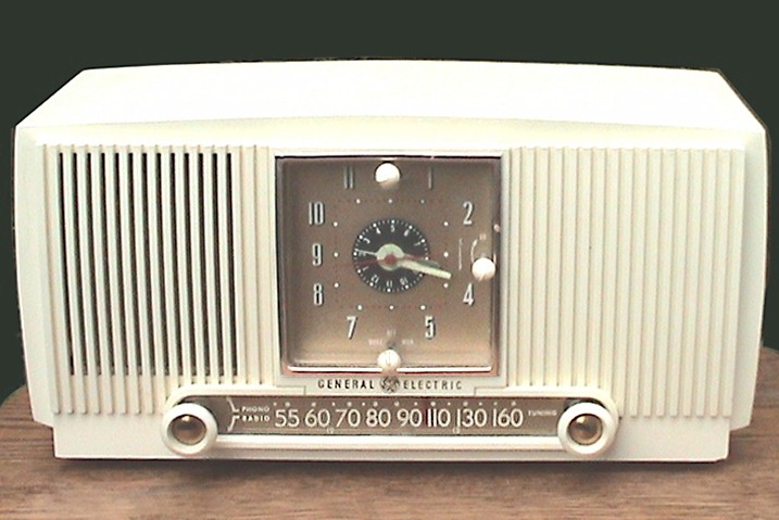 General Electric 547PH Clock Radio (1954)