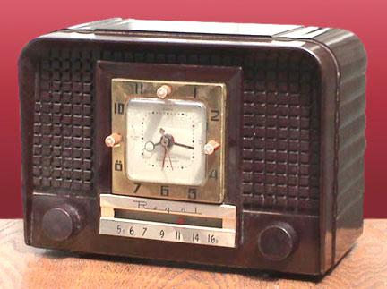 Regal C527L Clock Radio (1954)