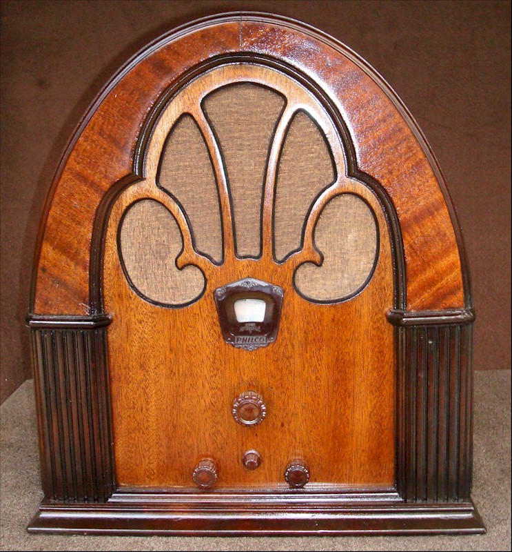 Philco 70 Cathedral (1932)