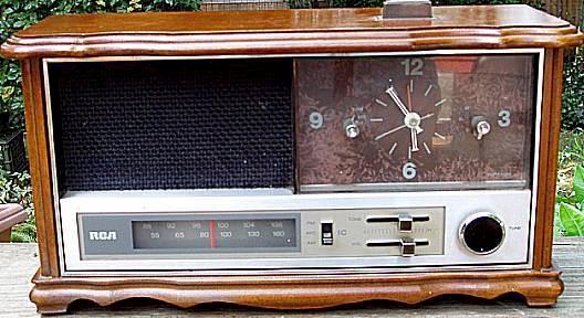 RCA RZS-494F Clock Radio (1975)