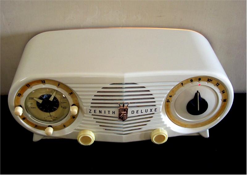 Zenith J-616 Clock Radio (1952)