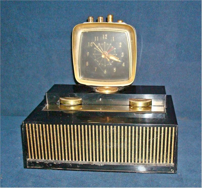 Philco Radio 60-765 "Predicta" Clock Radio (1960)