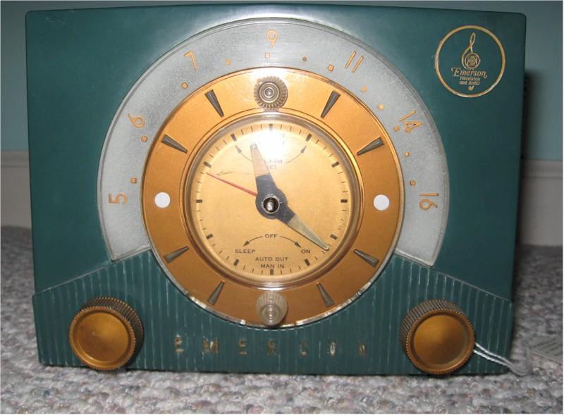 Emerson 724 Clock Radio (1953)