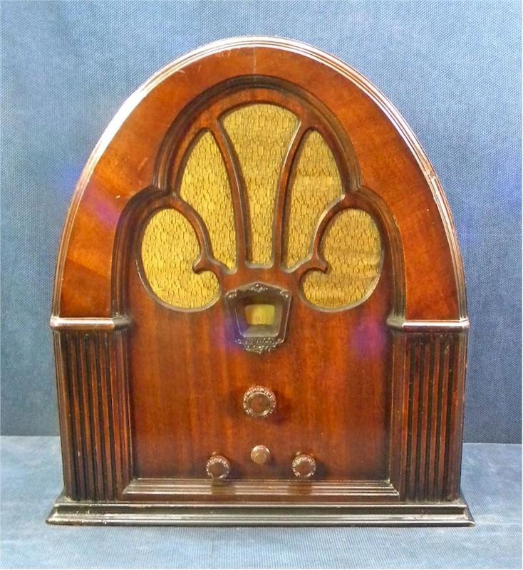 Philco 70 Cathedral (1931)