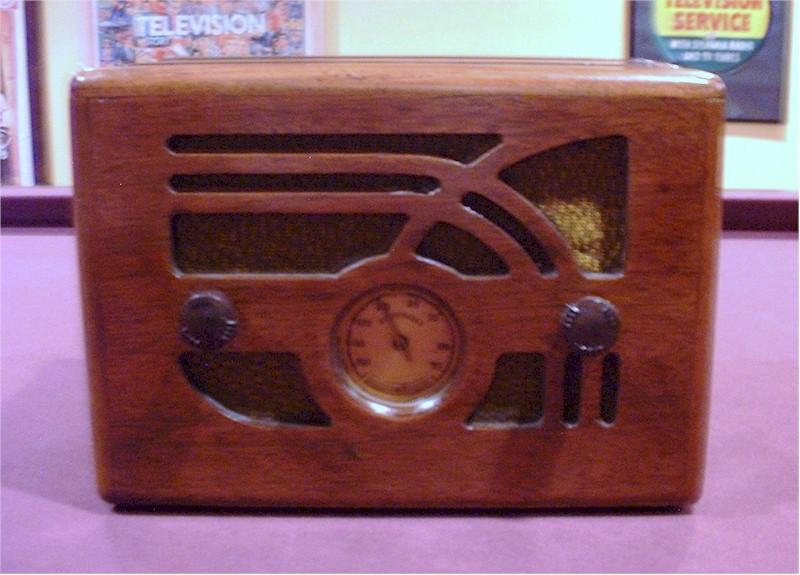 Emerson Mantel Radio
