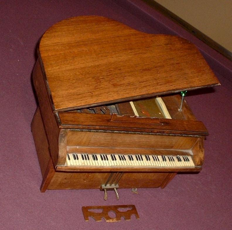 General Television 534 "Grand Piano" (1939)