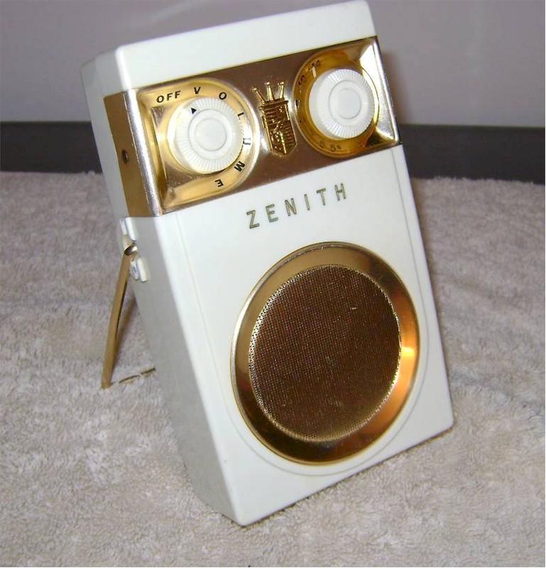 Zenith Royal 500B with Raytheon Chassis (1957)