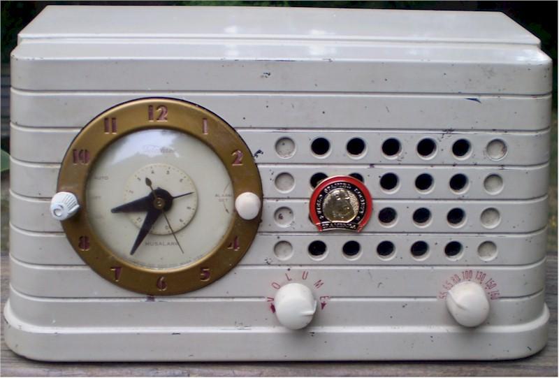 Telechron 8H59 Clock Radio (1950-52)