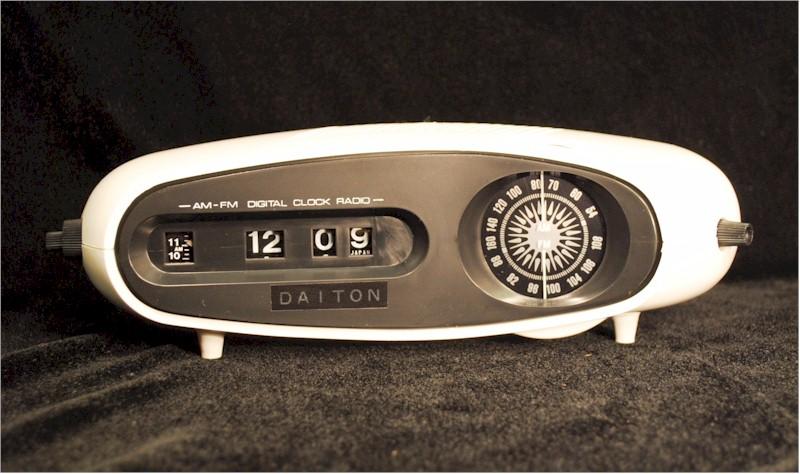 Daiton HD-1600 Clock Radio (1970)