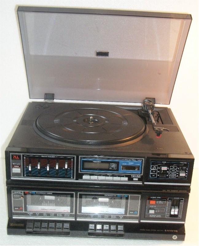 Sanyo GTX747A Stereo AM/FM Radio, Cassette, and Turntable