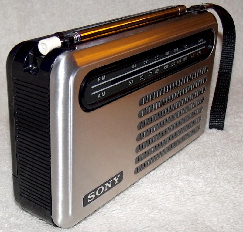 Sony TFM-6100W Portable Transistor (1976)