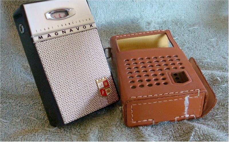 Magnavox AM80 Pocket Transistor (1961)
