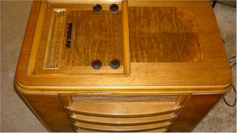 Philco 40-170CS Chairside (1940)