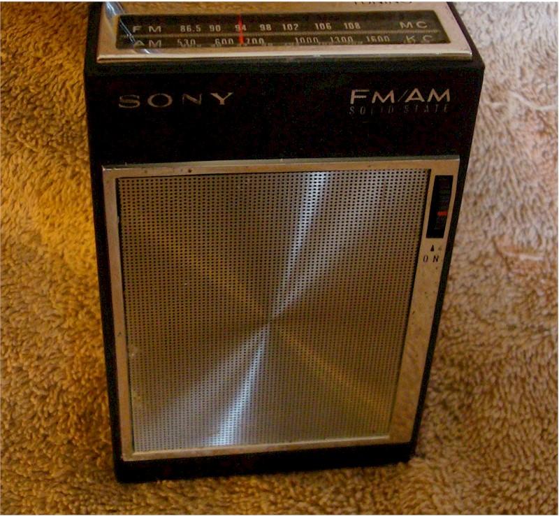 Sony 3F-61W AM/FM Pocket Transistor (1967)