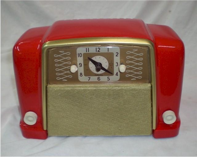 Silvertone 8010 Clock Radio (1948)