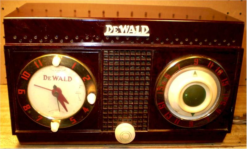 DeWald H528 Clock Radio (1954)