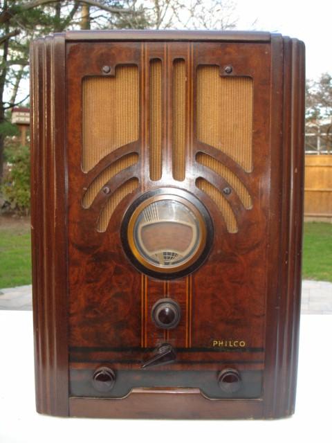 Philco 37-610 Tombstone (1937)