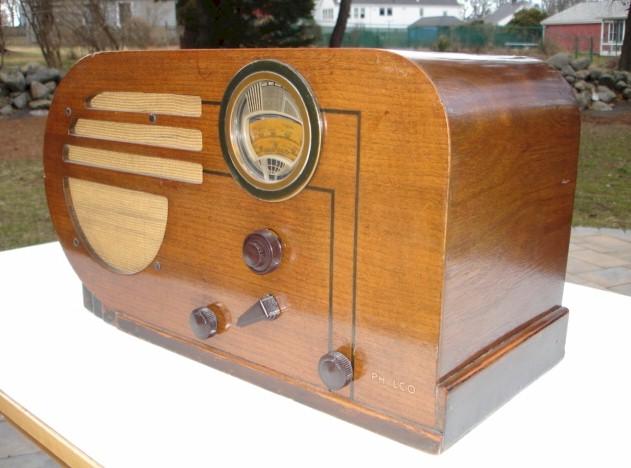 Philco 37-610 "Big Bullet" (1937)