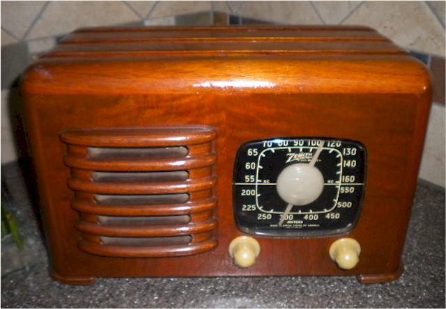 Zenith 6-D-525 "The Toaster" (1941)
