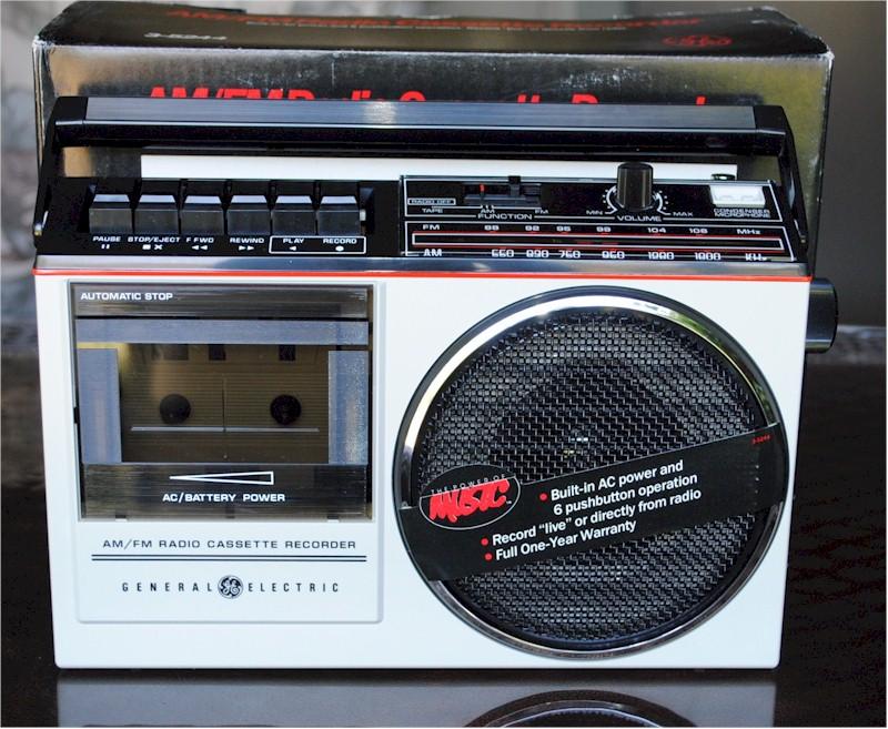 General Electric 3-5244 AM/FM/Cassette Portable