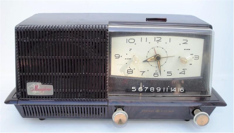 General Electric C421A Clock Radio (1958)