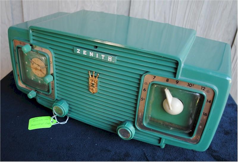 Zenith L520 Clock Radio (1953)