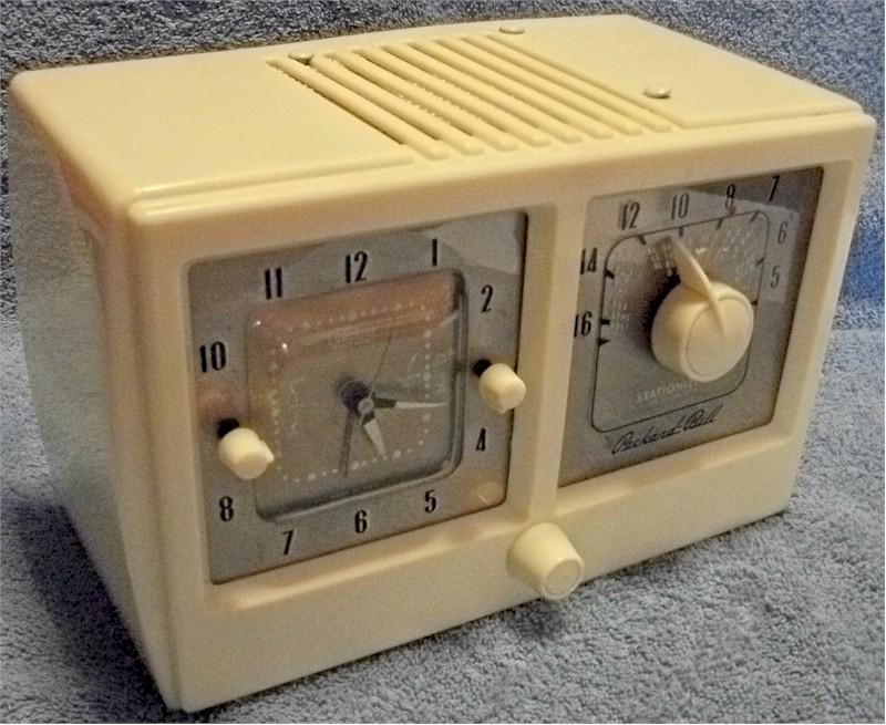 Packard-Bell 532 Clock Radio (1954)