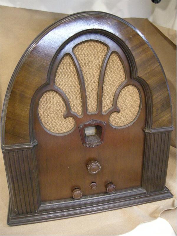 Philco 70 Cathedral (1931)