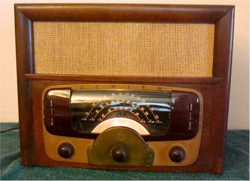 Zenith 8-H-832 AM/FM (1948)