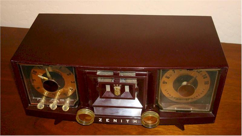 Zenith R-519R Clock Radio (1954)
