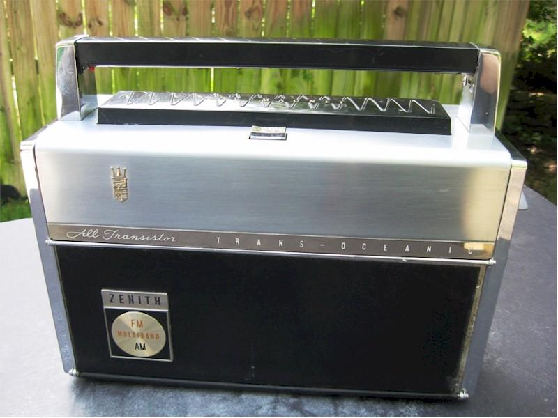 Zenith 3000-1 Trans-Oceanic Portable (1965)