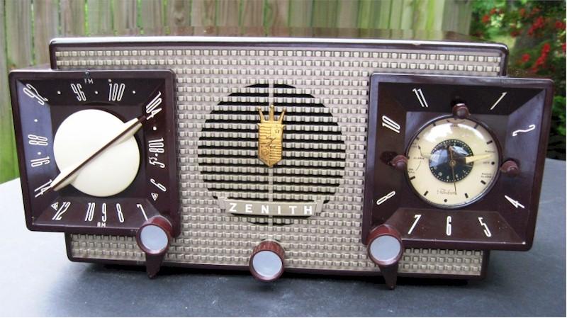 Zenith X733 AM/FM Clock Radio (1955)