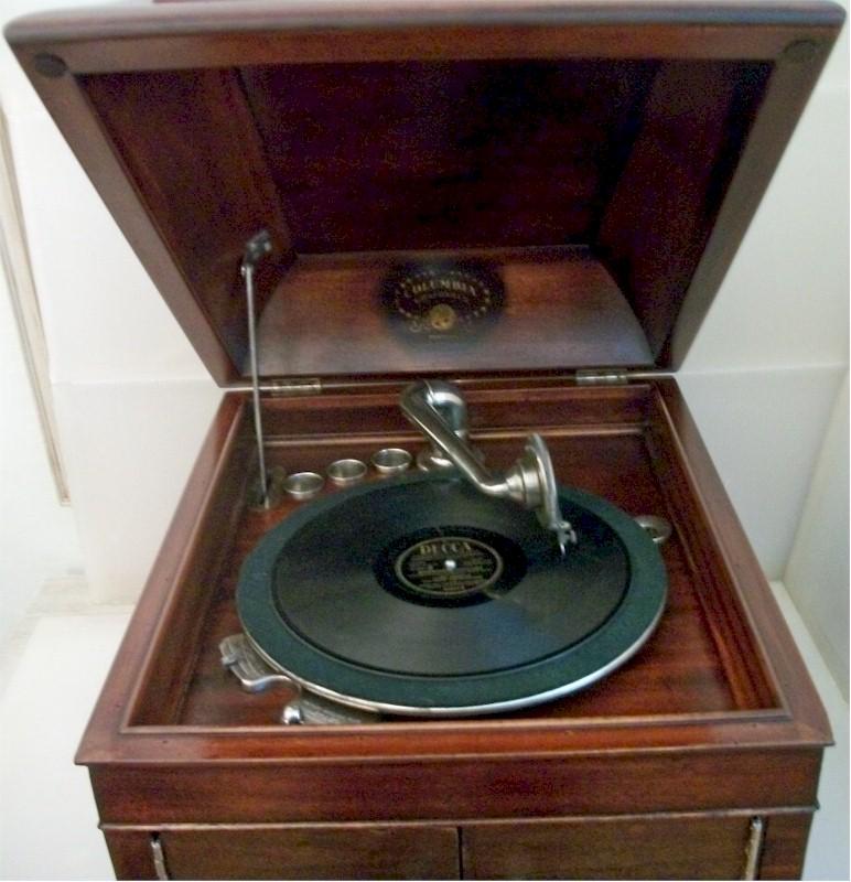 Columbia Windup Phonograph