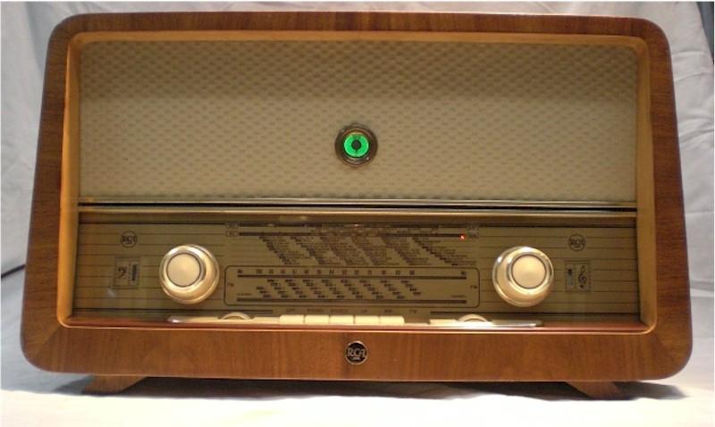 RCA (by Graetz) 67QR73-FM-W (1953)