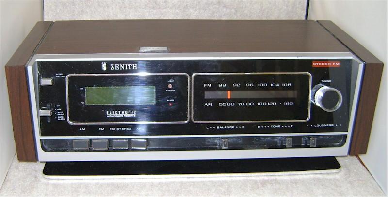 Zenith L480W AM/FM Stereo Clock Radio