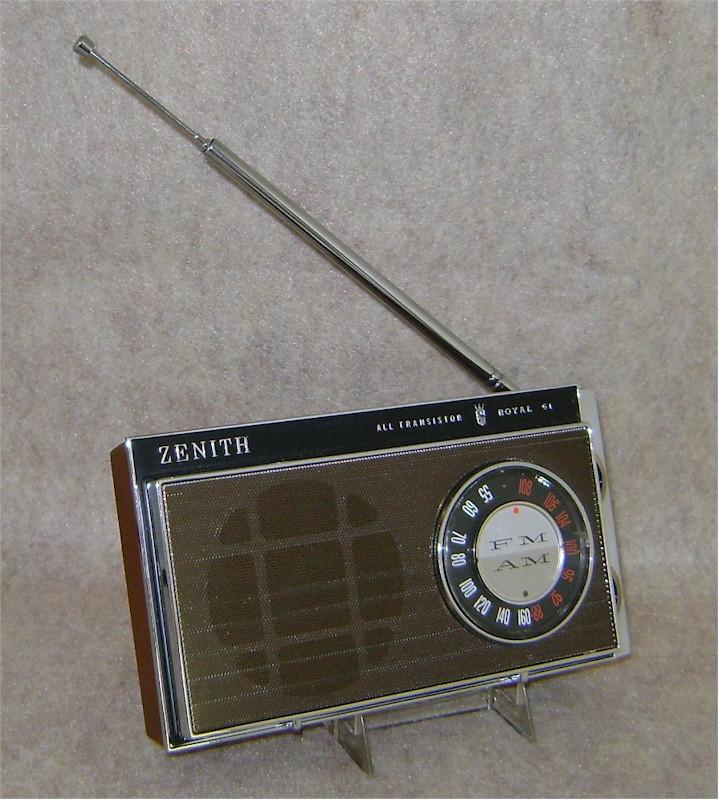 Zenith Royal 51 AM/FM Pocket Transistor