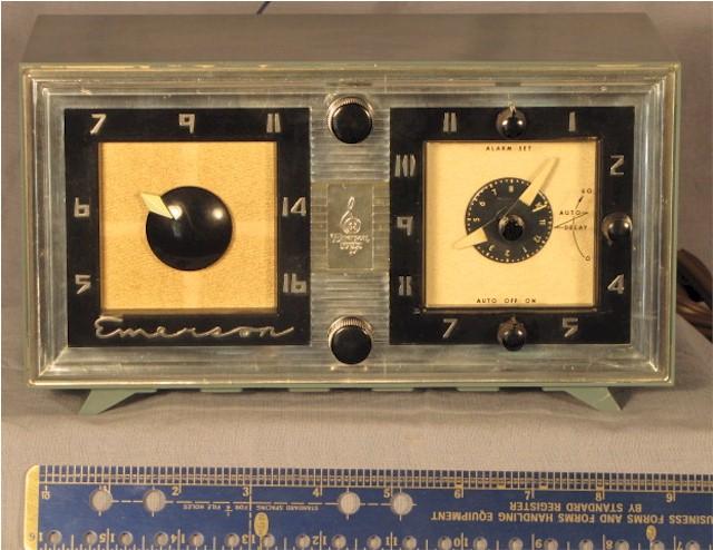 Emerson 718 Series B Clock Radio (1954) 