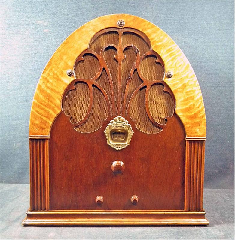 Philco 20 Deluxe Cathedral (1930)