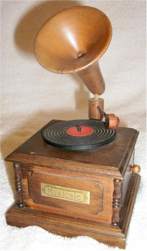Musicale Phonograph Music Box