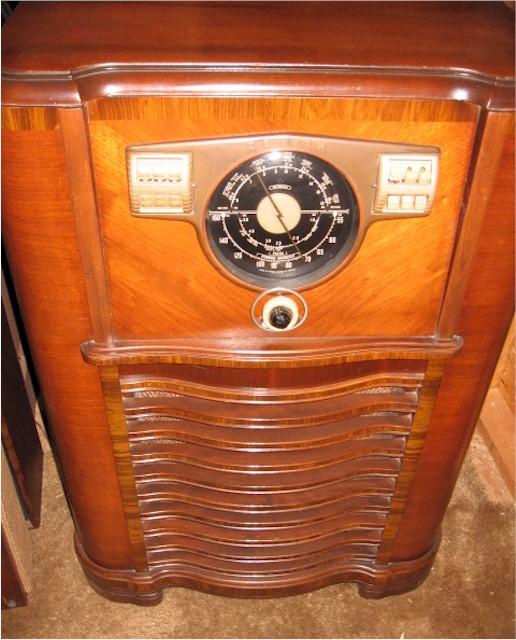 Zenith 8-S-563 Console (1941)